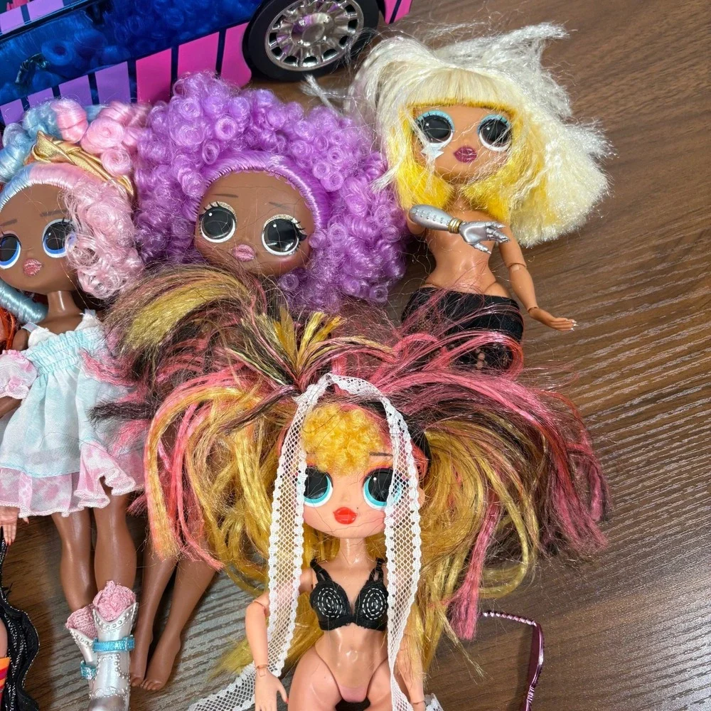 L.O.L. Surprise! O.M.G. Fashion Dolls, Dance Machine Car and Accessories Qty 21